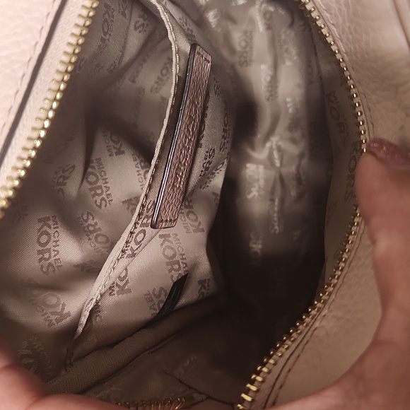 Michael Kors Jet Set Travel Medium Pink Crossbody Bag - Picture 12 of 13